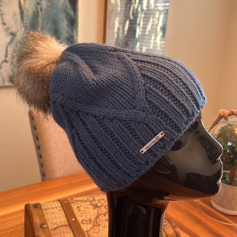 NWOT Salomon Beanie Pom Excellent Condition Color Blue. One Size. #370